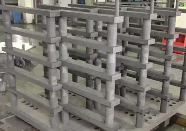 NGUYÊN NHÂN GÂY BIẾN DẠNG GIÁ ĐỠ GRAPHITE LÒ CHÂN KHÔNG VÀ CÁCH PHÒNG NGỪA